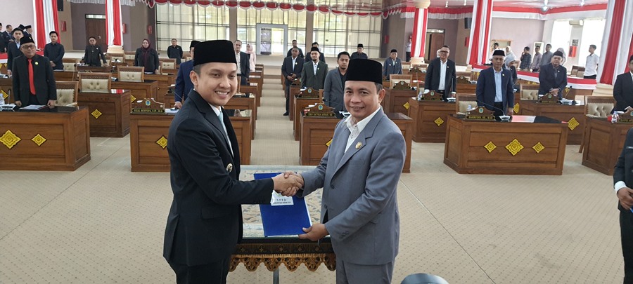 Bupati Panca Hadiri Paripurna, Dua Raperda Inisiatif DPRD Disetujui