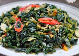 Rahasia Daun Singkong agar Tetap Hijau Saat Dimasak