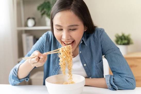 Ternyata ini 7 Alasan Kenapa Makan Mi Instan Setiap Hari Bahaya Buat Kesehatan Tubuh