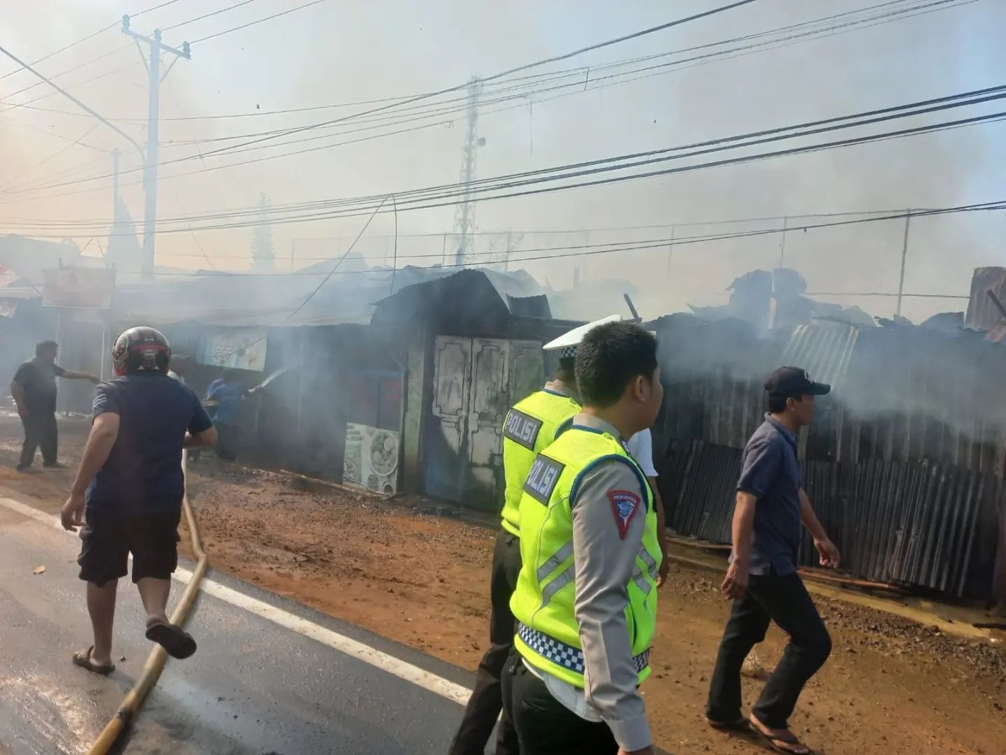 Tujuh Warung Ludes Dilahap Si Jago Merah 