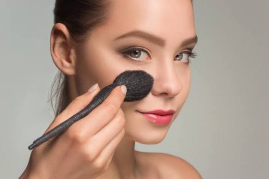 Makeup Cepat Pudar? Ini Cara Mudah Bikin Riasan Tetap Flawless Seharian