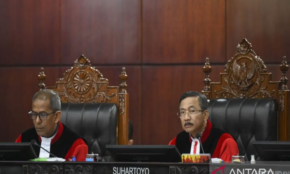 Tok... Tok... MK Tolak Permohonan Masa Jabatan Kapolri Sama dengan Menteri