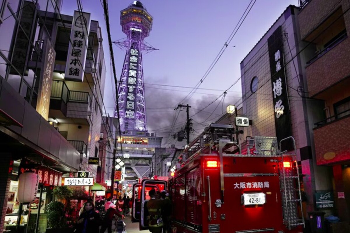 Pusat Perbelanjaan di Osaka Terbakar, 42 Mobil Damkar Dikerahkan