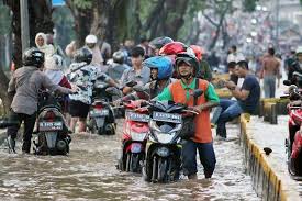 8 Tips Mengatasi Motor Mogok Setelah Terobos Banjir