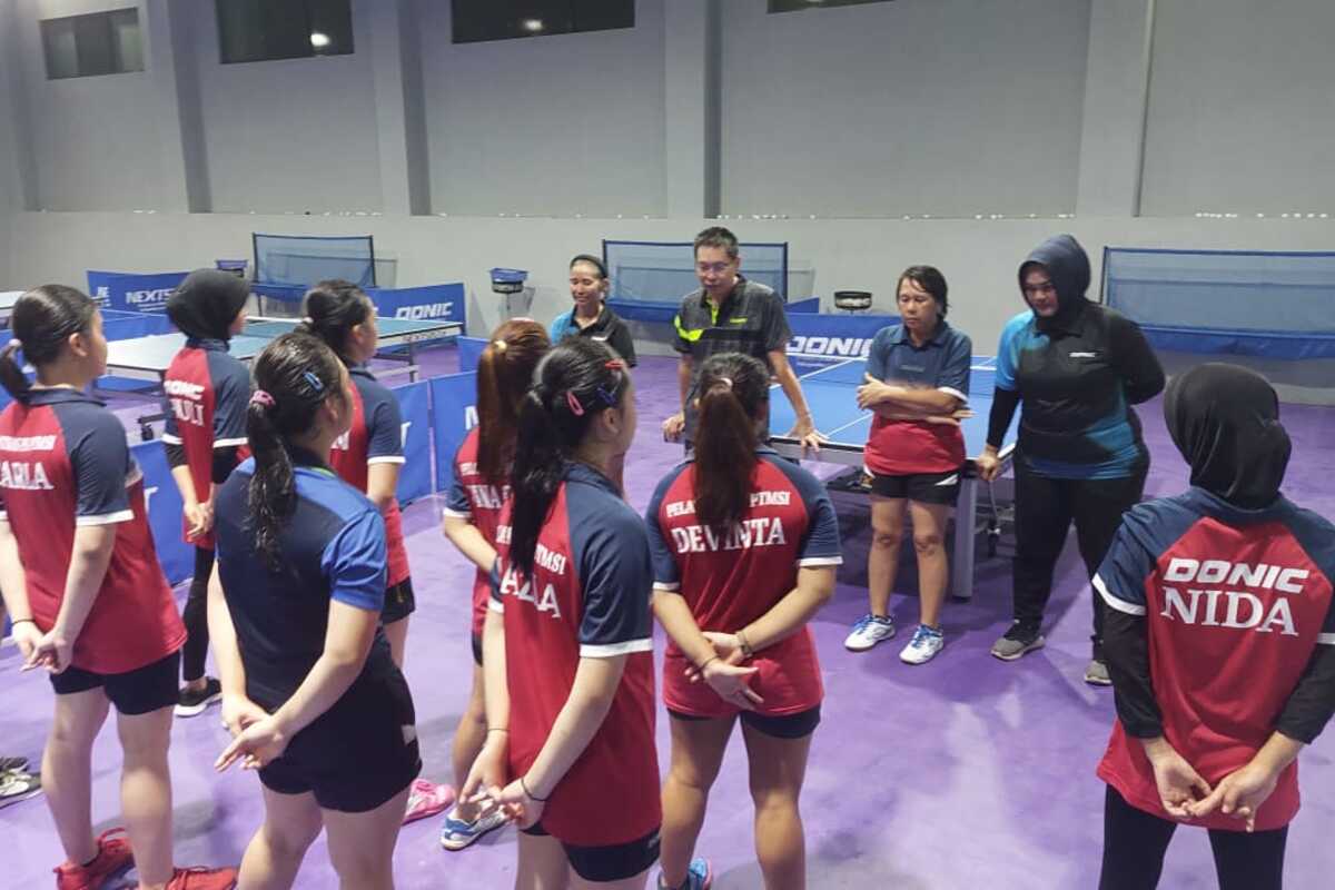 Legenda Tenis Meja Indonesia Motivasi Peserta Pelatnas PB PTMSI