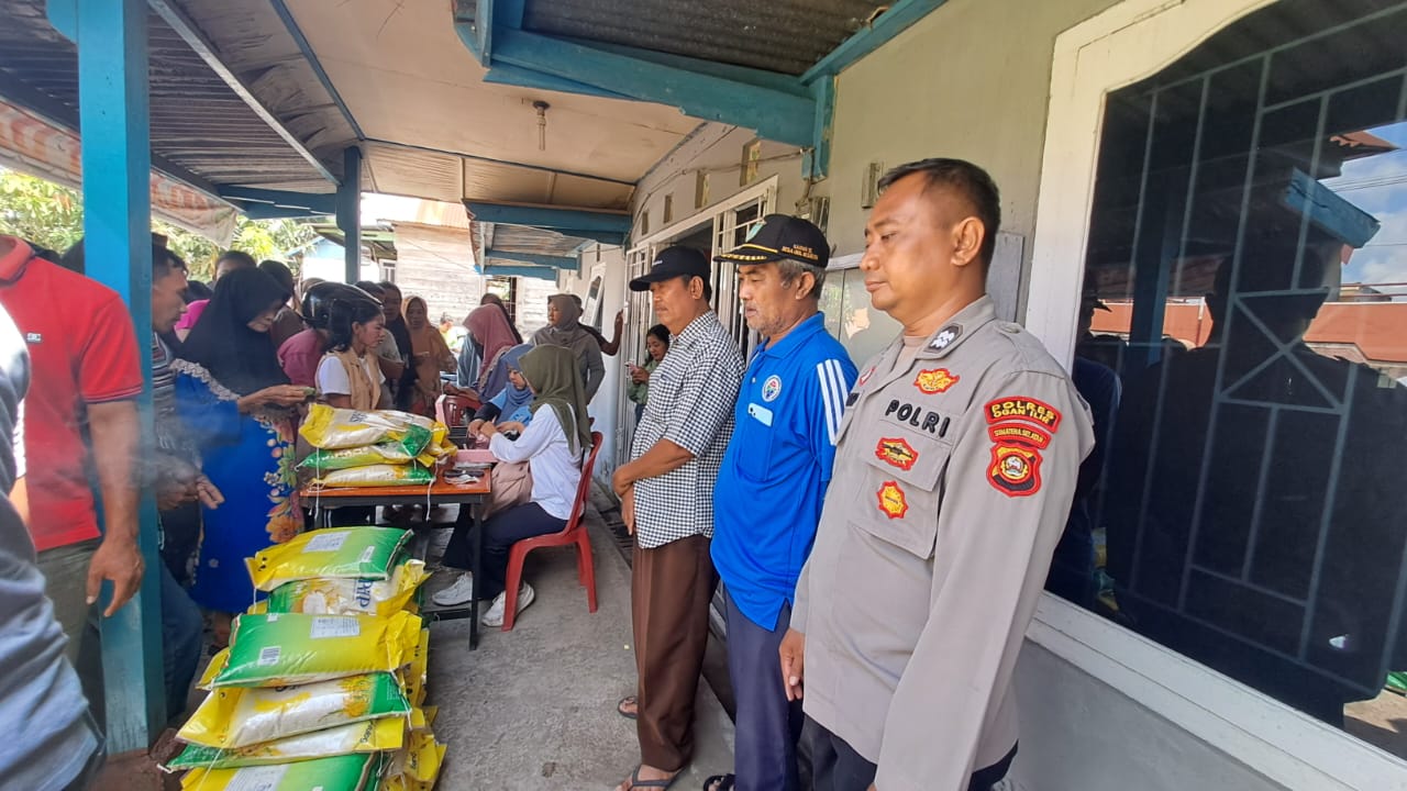 Polsek  Muara Kuang dan Polsek Pemulutan Gelar Gerakan Pangan Murah 