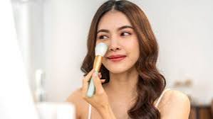 Make Up Look Pekerja Anti Ribet? Tampil Natural tapi Glowing, Intip Yuk Tutorialnya! 