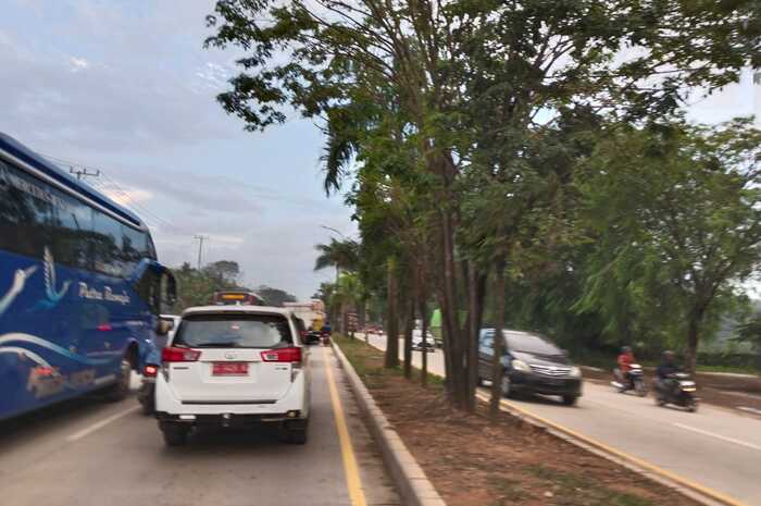 Wapres Ma'ruf Amin Melintas, Personel TNI Polri Langsung Menghadap Membelakangi Jalan