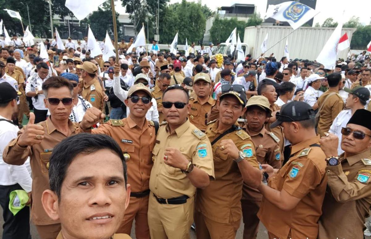 Kades di Ogan Ilir  Datangi Gedung DPR RI. Tuntut Masa  Jabatan