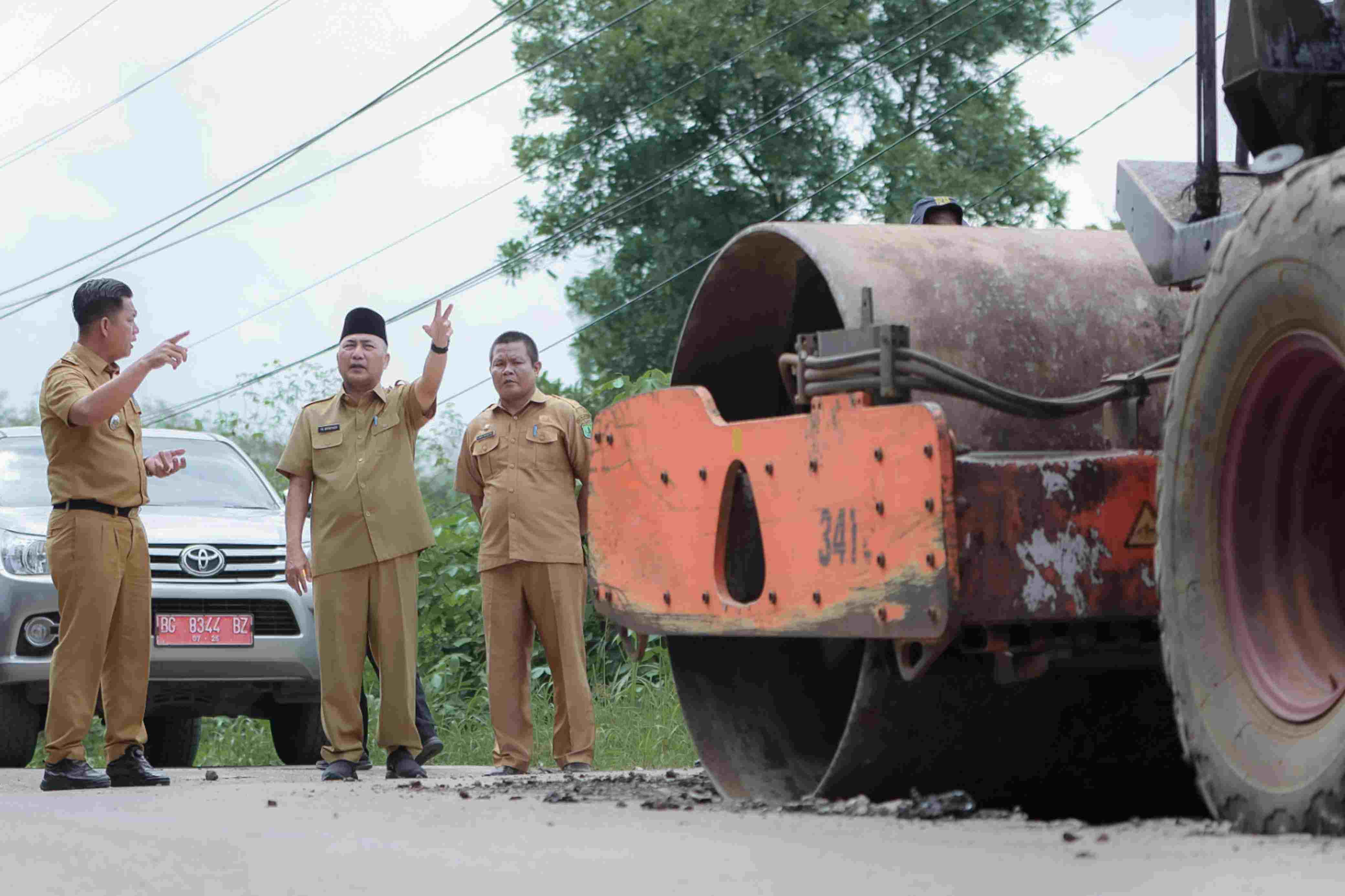 Wabup dan Sekda Muba Turun Langsung Melakukan Peninjauan Perbaikan Sekayu-Pali.