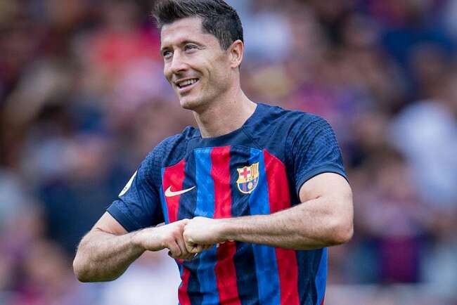 Robert Lewandowski Brace, Barcelona Bertengger di Puncak Klasemen La Liga 