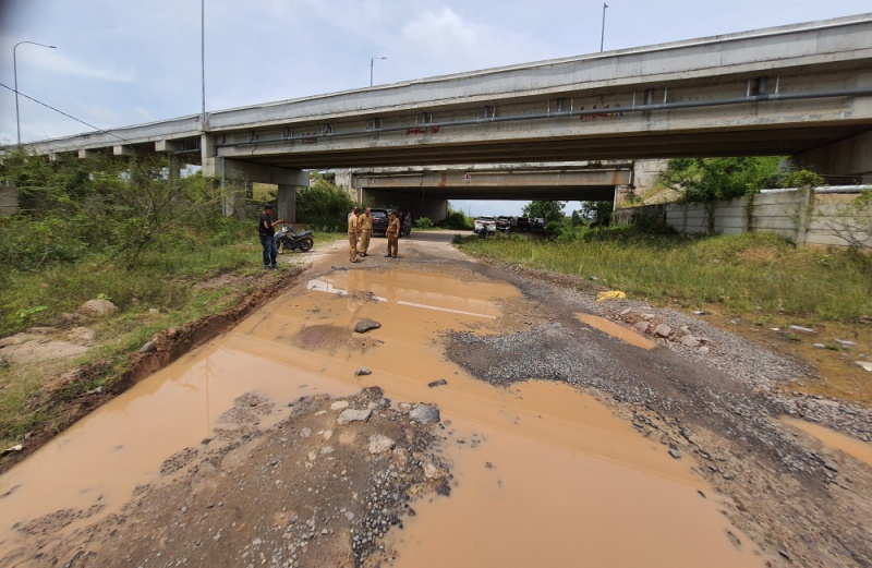 10 Km Jalan Rusak di Ogan Ilir Akibat Proyek Jalan Tol Indralaya-Prabumulih.