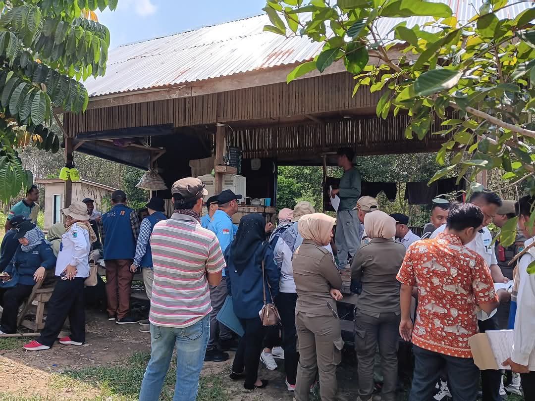 Warga Desa Burai Ogan Ilir Keluhkan Serangan Lalat, Diduga Dari Kandang Ayam Tidak Berizin