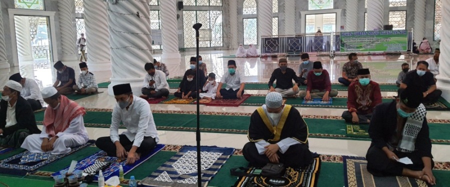 Bupati dan Wabup  Ogan Ilir Salat Idul Fitri di Masjid  Yang Berbeda 