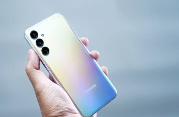 Samsung Galaxy M54 5G, Dibekali Kamera Utama 108 MP OIS dengan Baterai 6000 mAh 