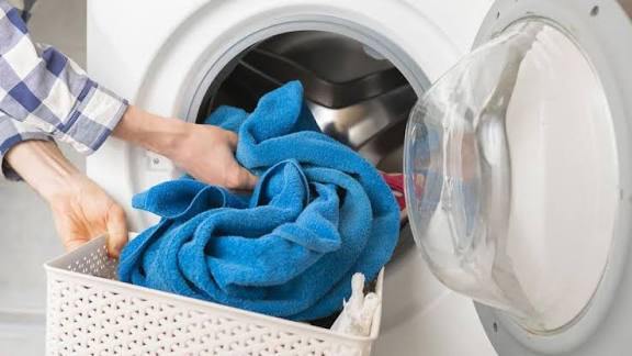 Seberapa Sering Handuk Mandi Harus Dicuci? Simak Penjelasannya Disini! 