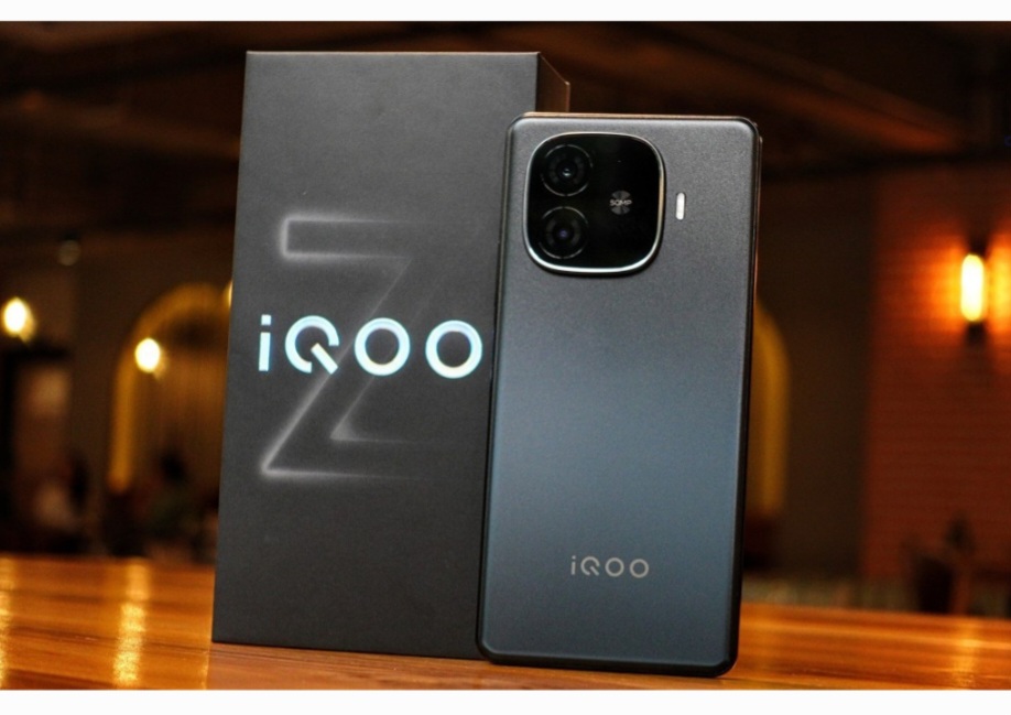 Vivo iQOO Z9s Pro : Disupport Layar AMOLED dengan Refresh Rate 120Hz