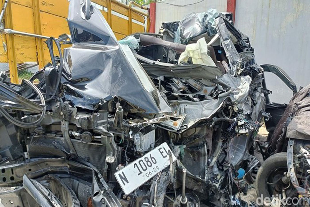 Hantam Buntut Tronton, Ketua PWNU Jatim dan Istri Meninggal