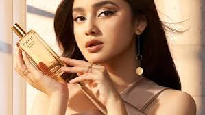 5 Rekomendasi Wangi Parfum yang Bikin Wanita Lebih Elegan Berkelas dan Memikat