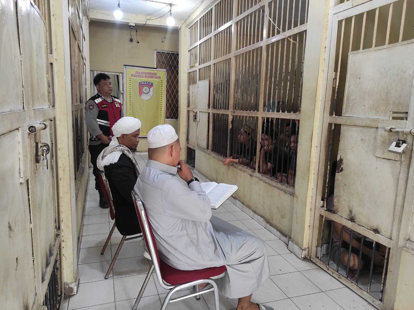 Polres Ogan Ilir Hadirkan Ustadz Berikan Siraman Rohani Kepada Tahanan