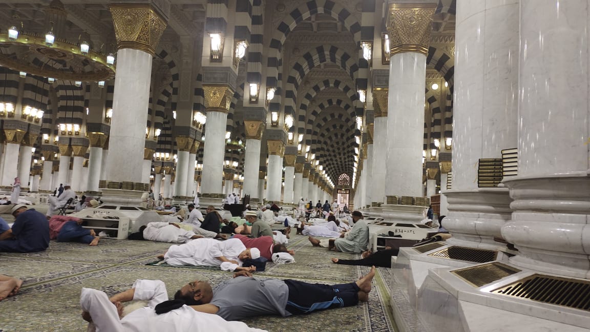 Suhu Ekstrem Jamaah Haji Banyak Itikaf di Masjidil Haram 