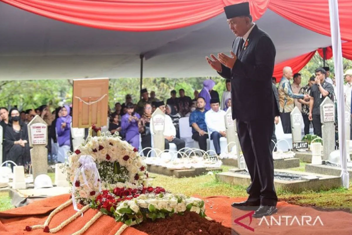 Juwono Sudarsono Dimakamkan di TMP Kalibata, ini Tokoh yang Hadir