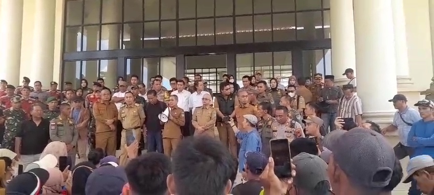 Rapat Bahas PT Gembala dengan Masyarakat Desa Tanjung Baru Ogan Ilir, Berganti Ricuh
