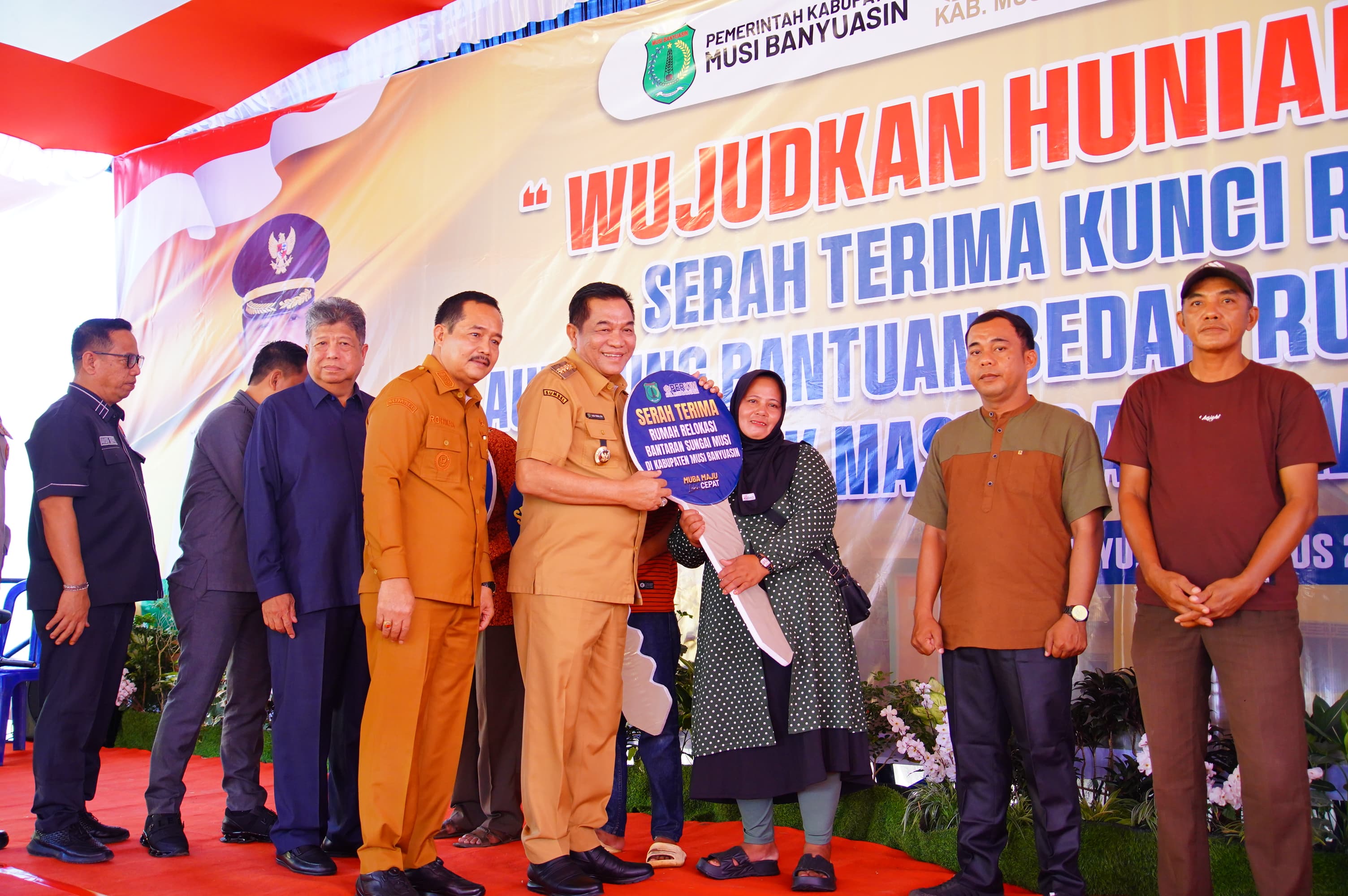 Warga MBR Muba Dapat Rumah Baru, Bupati Toha Serahkan Kunci