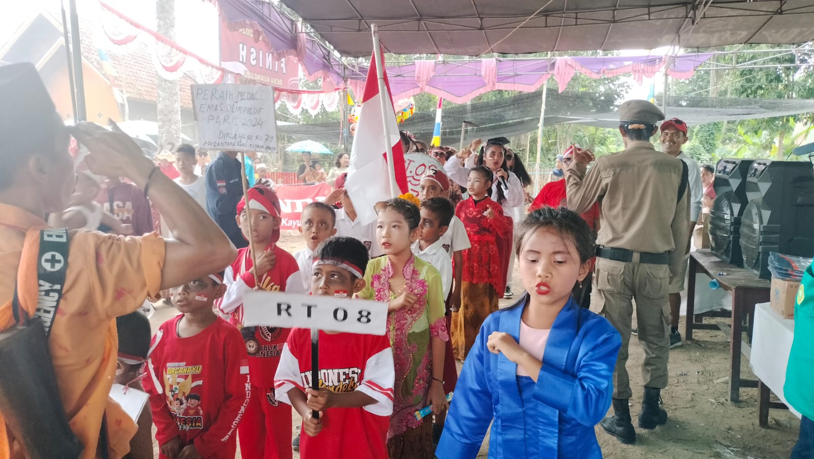 Meriah! Warga Desa Kijang Ulu Gelar Karnaval 