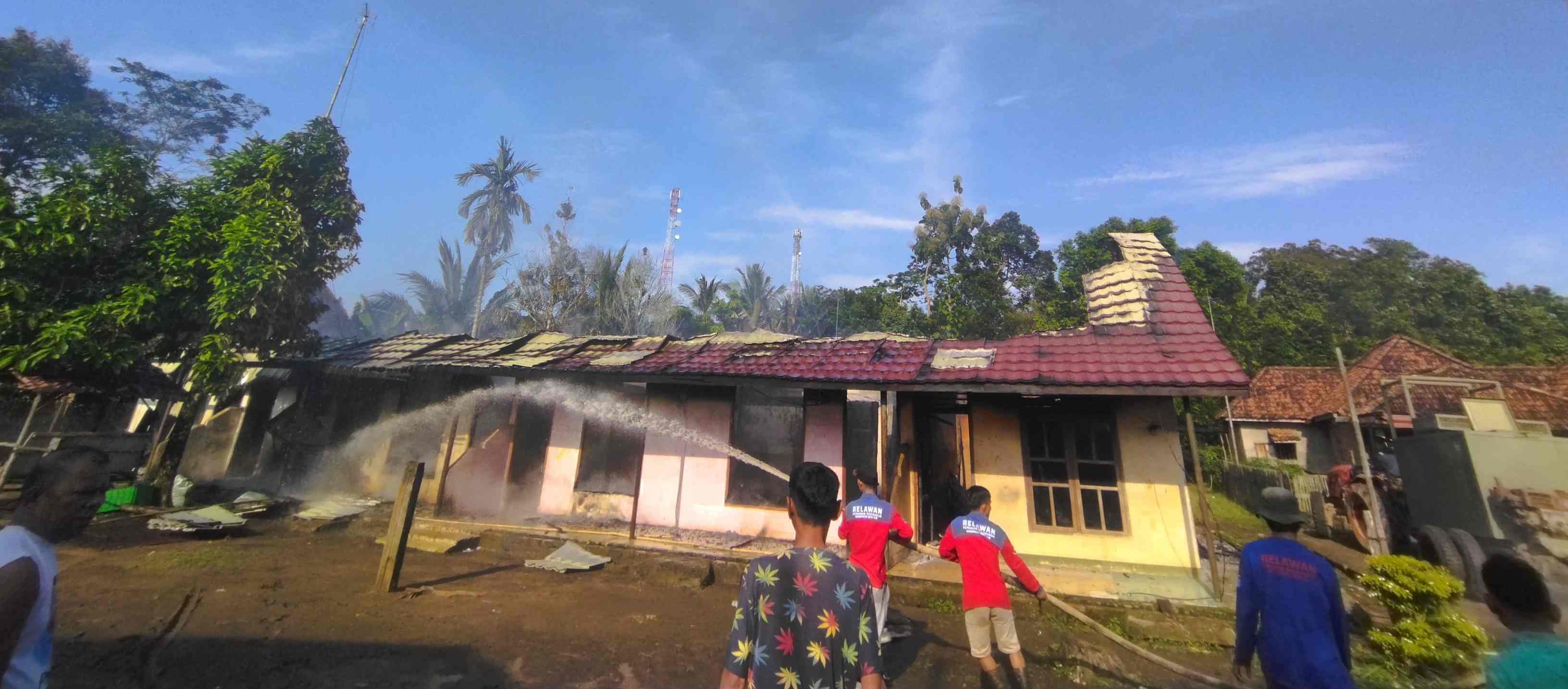 Usai Subuh, 6 Bedeng Dilahap Si Jago Merah di Tambang Rambang