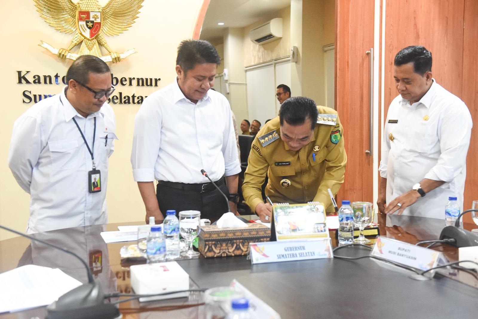 Momentum Bersejarah! Gubernur Sumsel dan Bupati Muba Teken Kesepakatan PI 10% Rimau.
