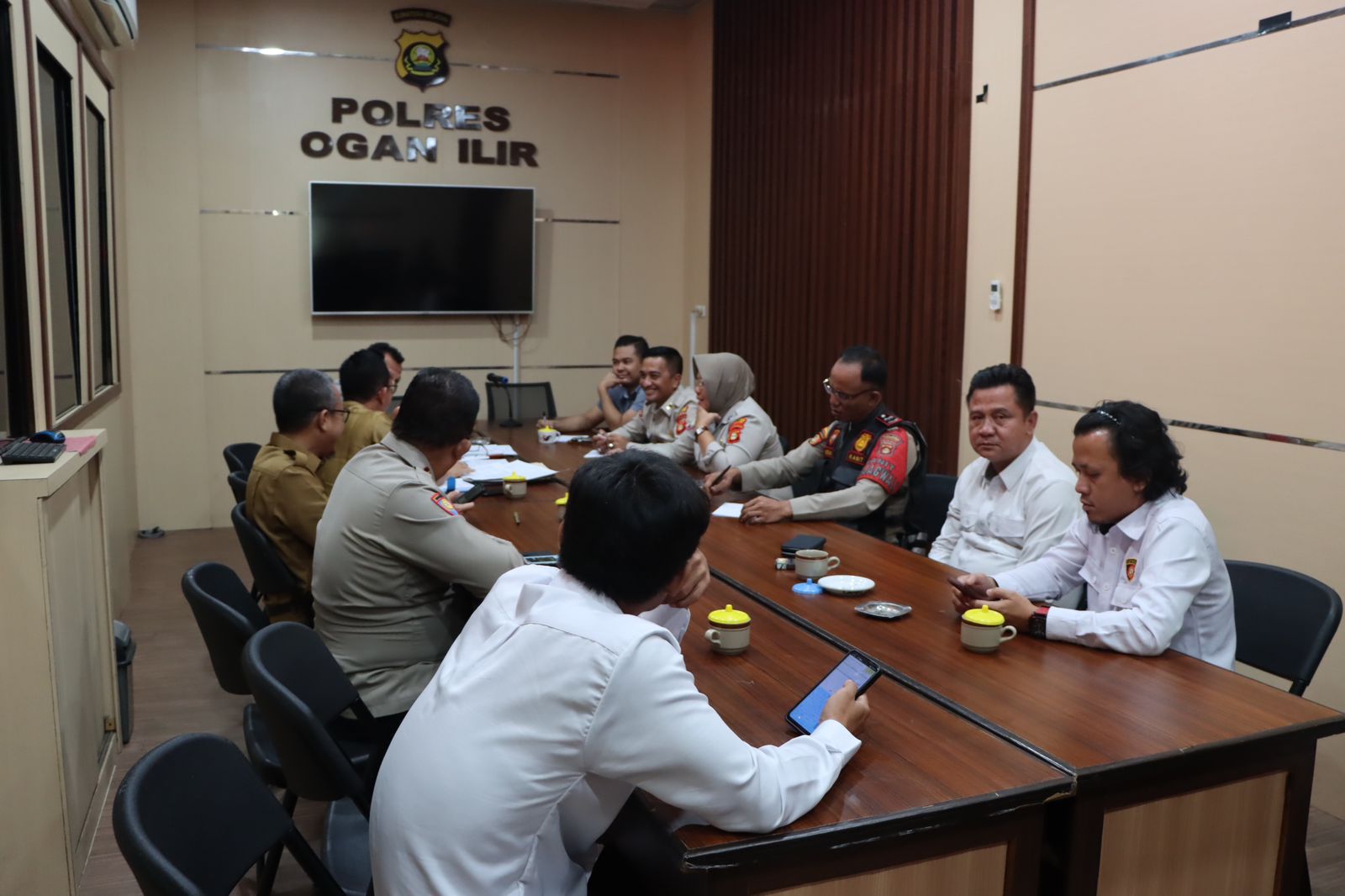 Wakapolres Ogan Ilir Kompol Helmi Pimpin Rapat Bersama Tim Satgas Saber Pungli  OGANILIR.