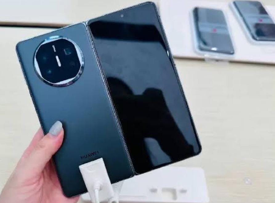 Huawei Mate X5 : Ponsel Lipat, Desain Bodi Tipis dengan Performa Tinggi