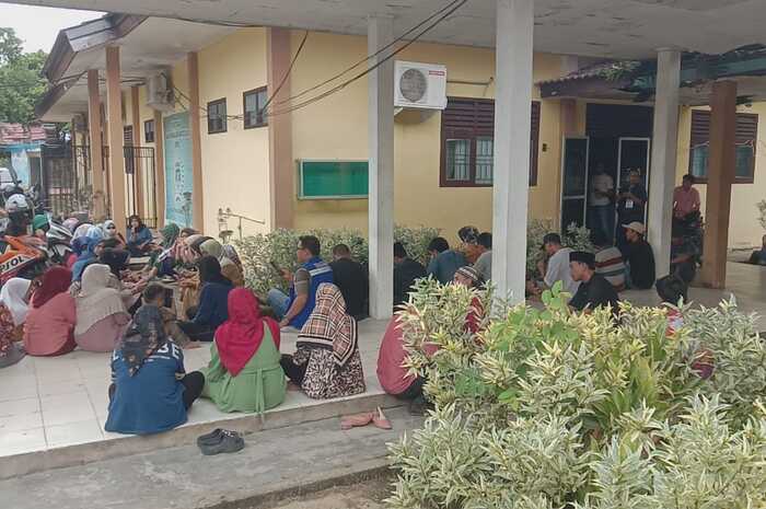 Anggota DPRD Muratara Telat Datang, Warga Desa Karang Anyar Baca Yaasin