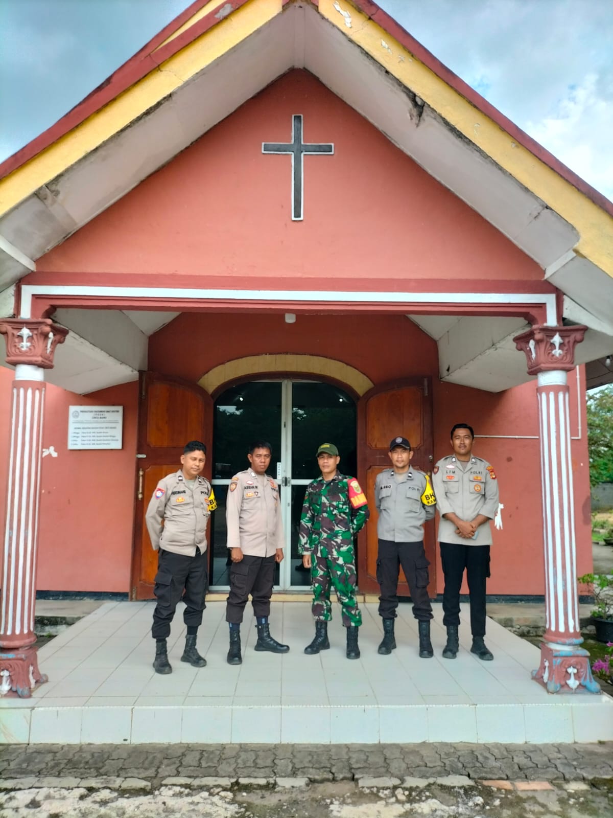 Polsek Tanjung Batu Lakukan Pengamanan Gereja Pouk dan Cuti Bersama Waisak