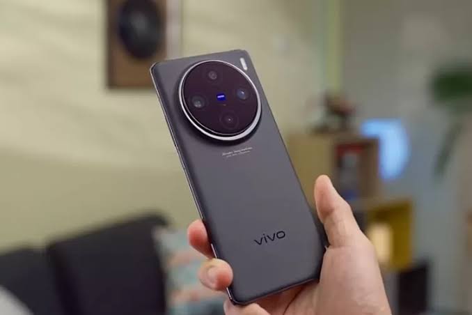 Spesifikasi dan Harga Vivo X100 Pro, HP Flagship Konfigurasi Tiga Kamera Belakang dengan Teknologi Zeiss