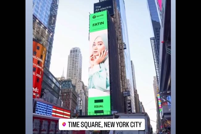 Fatin Bikin Heboh, Wajahnya Muncul di Billboard Times Square, Dulu Pinjam Duit Rp30 Ribu buat Audisi X Faktor