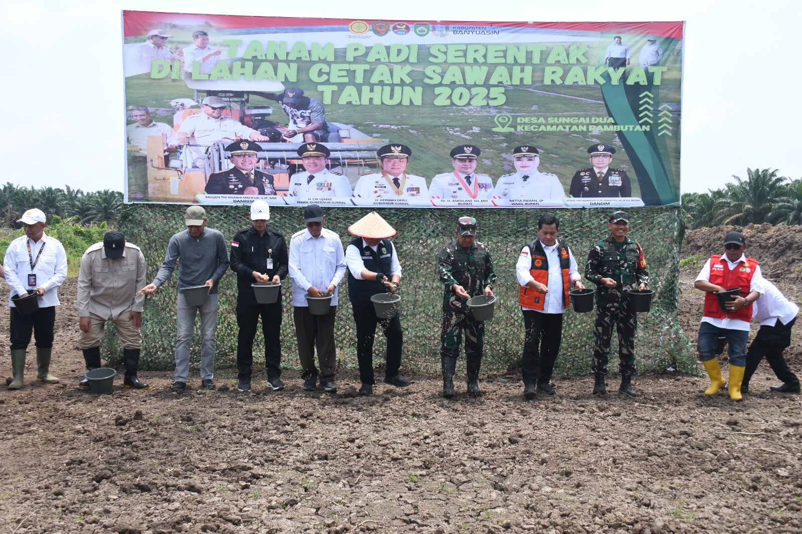 Sinergi TNI dan Pemerintah, Tanam Padi Bersama Gubernur Sumsel di Desa Sungai Dua