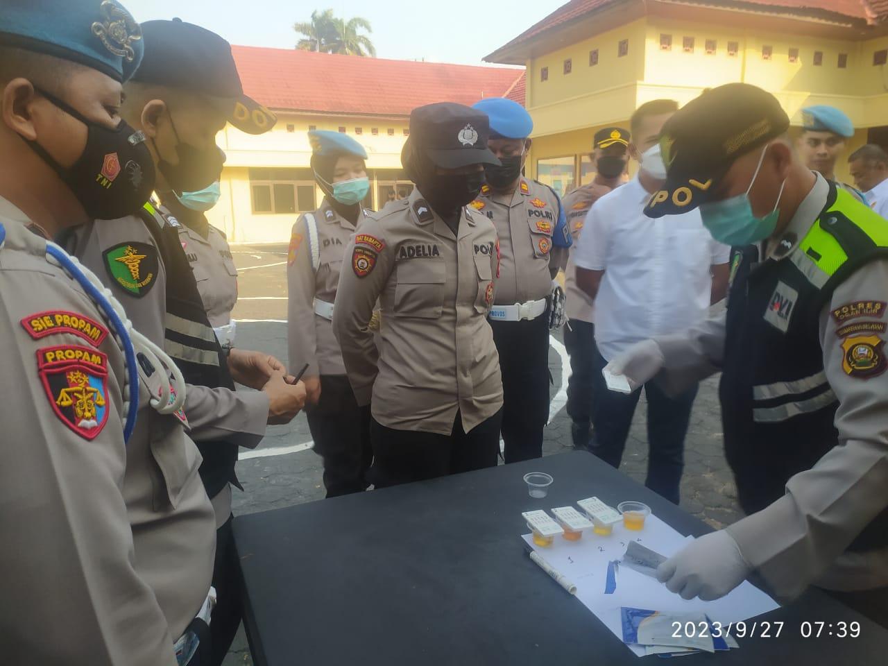 Polres Ogan Ilir Test Urine  Personil Polwan Secara Acak dan Dadakan