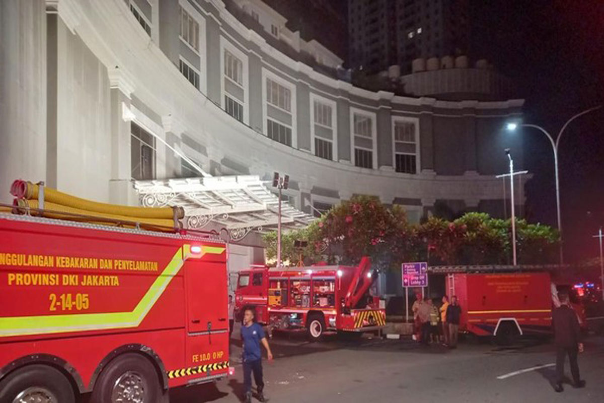 Mal di Kelapa Gading Terbakar, 14 Mobil Damkar Dikerahkan