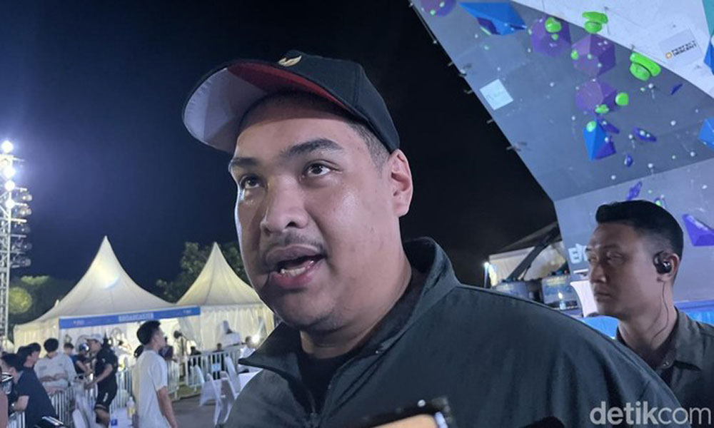 Mantan Menpora RI Bantah Keretakan Rumah Tangganya Karena Kedekatan dengan Aktris DK