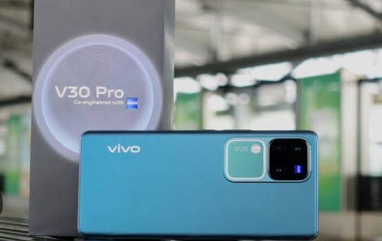 Vivo V30 Pro : Didukung Fitur AI Beauty dan Kamera Utama 50 MP OIS