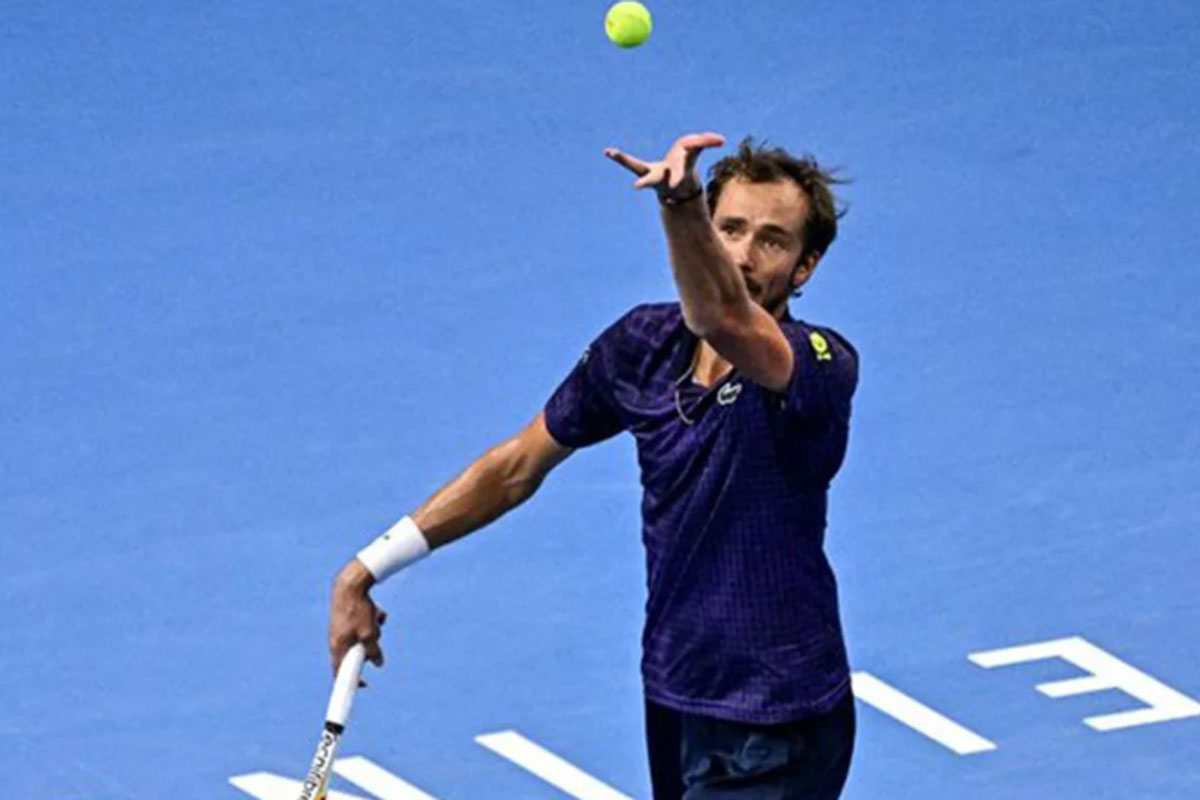 Medvedev Bangkit, Tumbangkan Alexander Zverev di Perempat Final China Open 2025