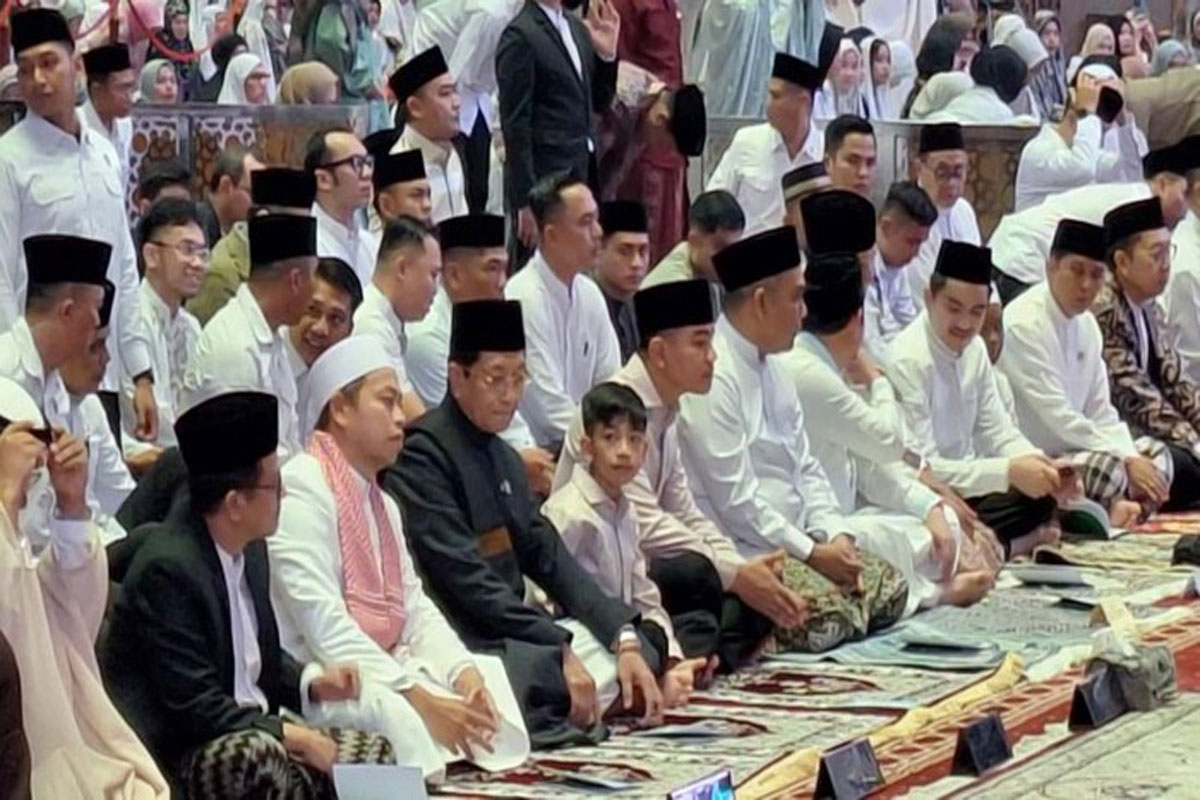 Boyong Putra, Gibran Salat Ied di Masjid Istiqlal 