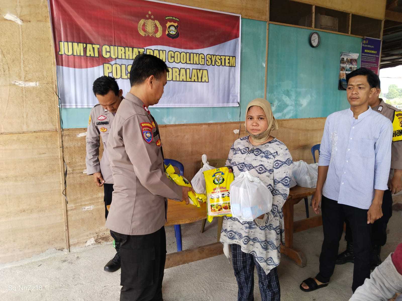 Jum'at Curhat Polsek Indralaya  Bagikan Sembako, dan Cooling Sistem 