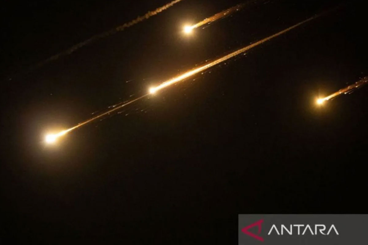 Perdana, Iran Gunakan Rudal Haj Qasem Serang Pangkalan Militer AS-Israel 