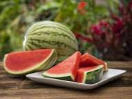Begini Cara Memilih Buah Semangka yang Manis