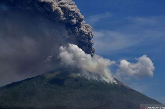 Gunung Ili Lewotolok Meletus, PVMBG Imbau Warga Waspadai Longsoran Lava