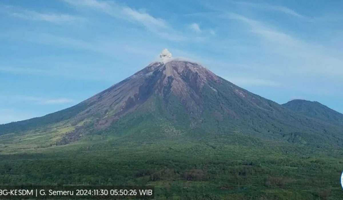 Gunung Semeru Erupsi 3 Kali Hari ini