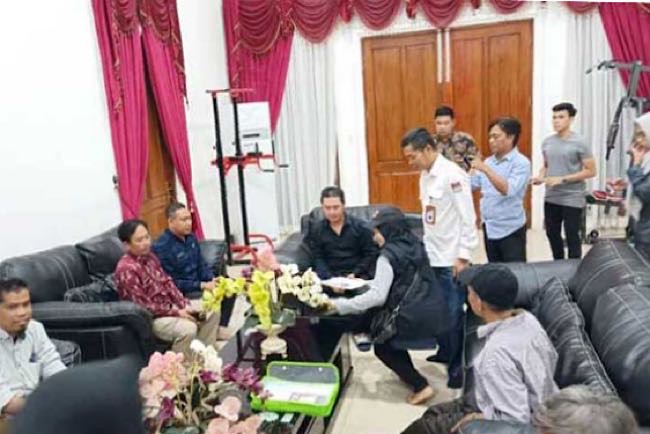 Terima Petugas Pantarlih, Wakil Bupati Yulius Maulana Ajak Masyarakat Sukseskan Coklit di Empat Lawang 